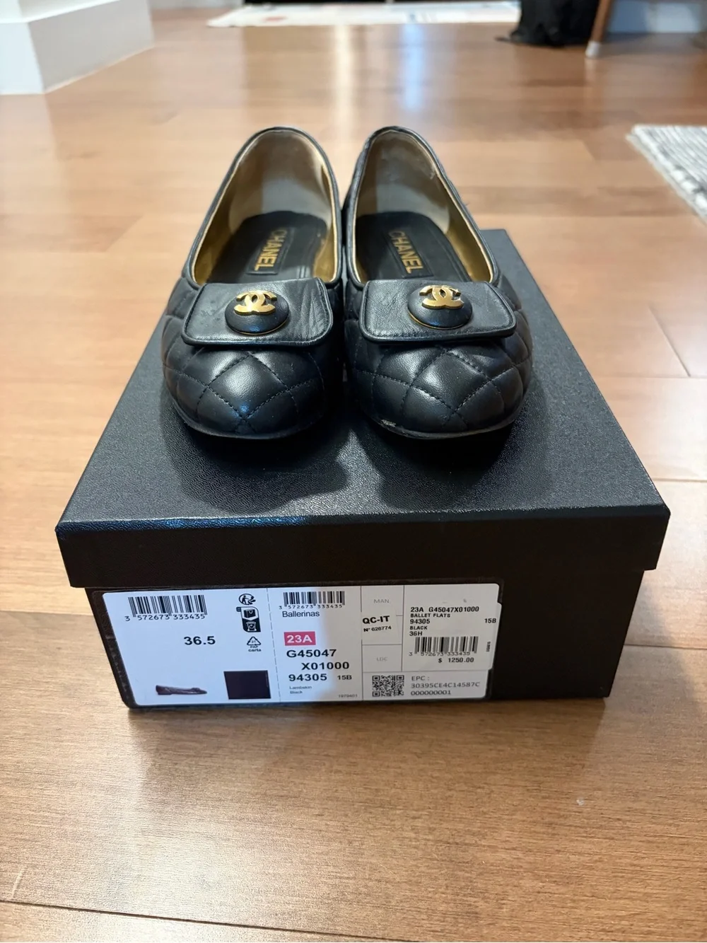 CHANEL Black Quilted Leather Ballet Flats with Gold CC Plaque